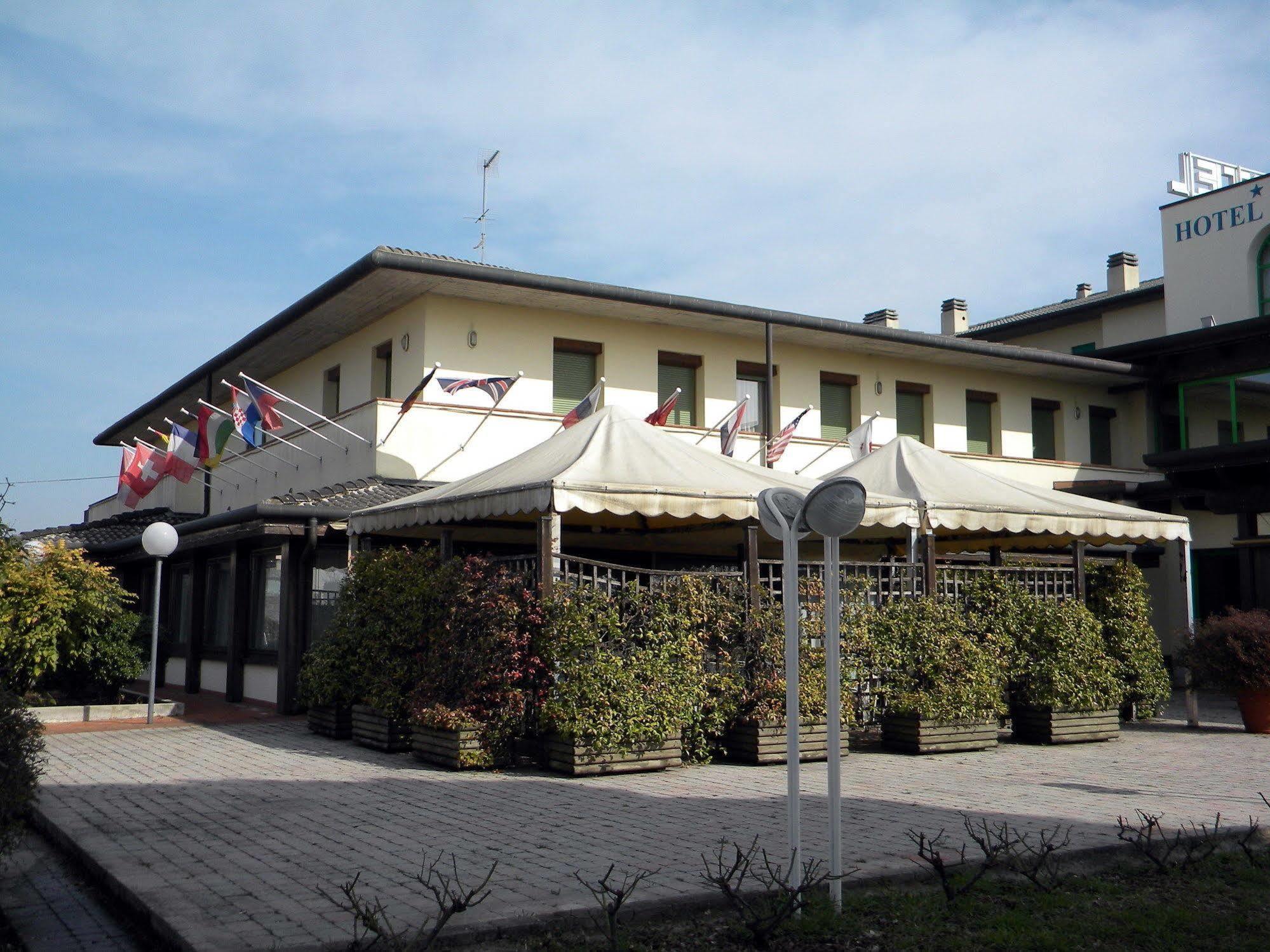 Hotel Corone Caerano Di San Marco Extérieur photo