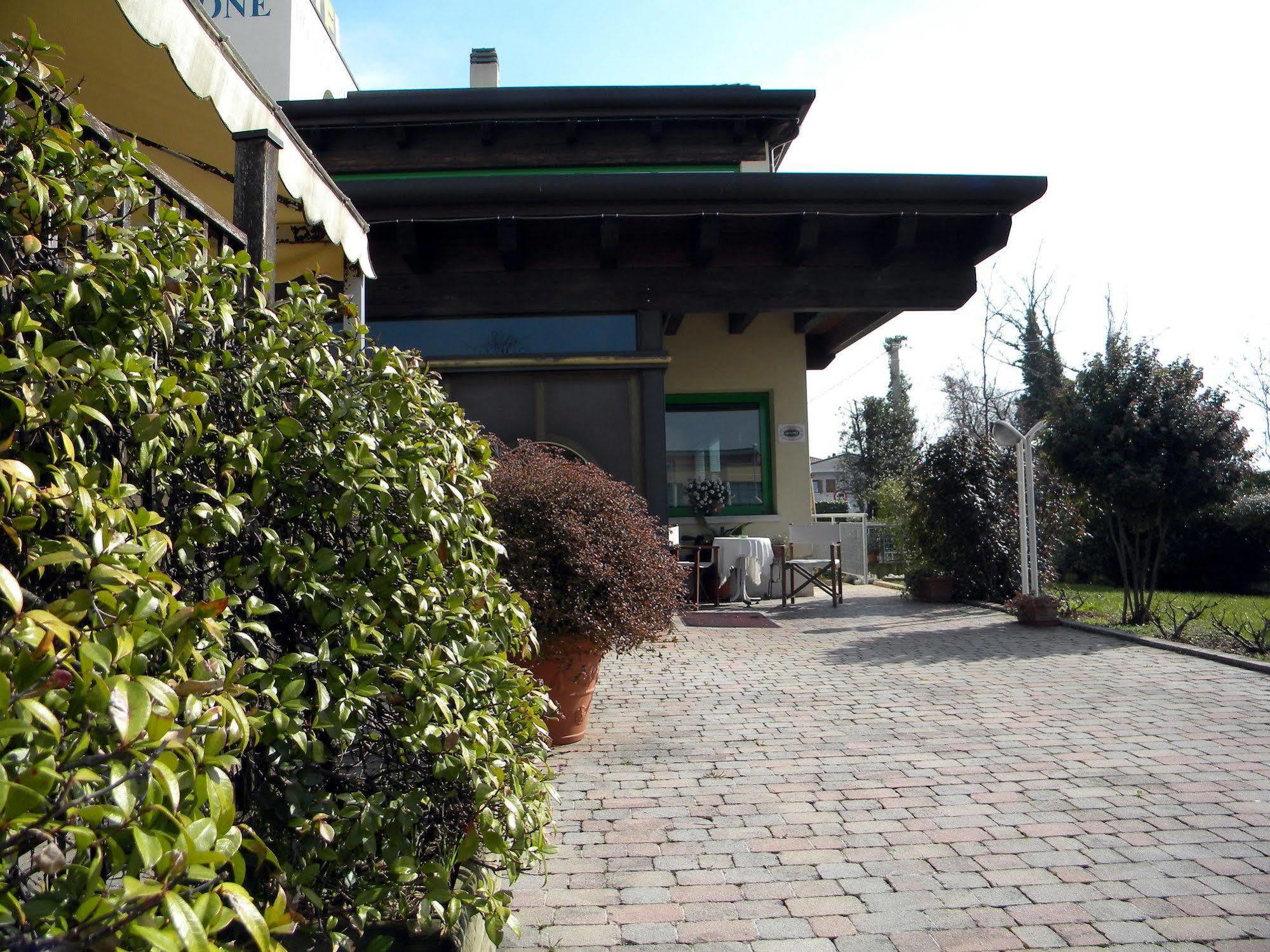 Hotel Corone Caerano Di San Marco Extérieur photo