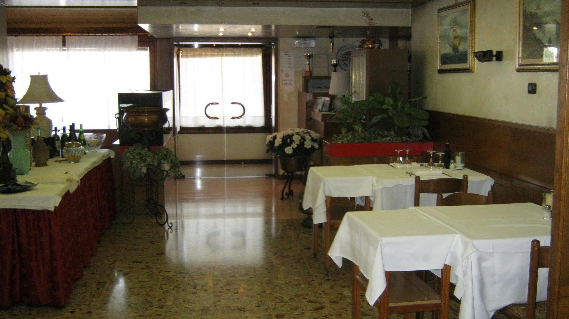Hotel Corone Caerano Di San Marco Extérieur photo