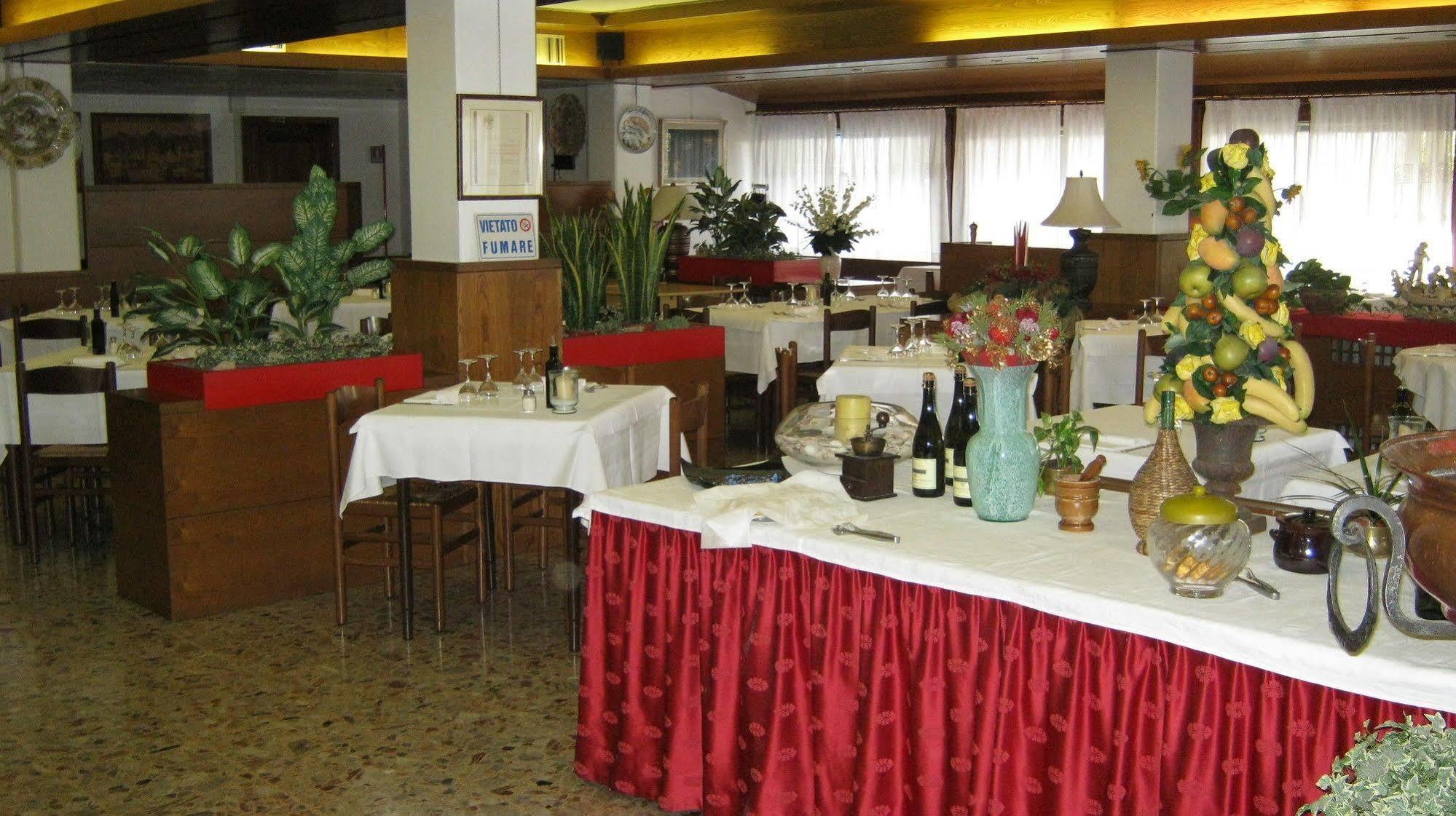 Hotel Corone Caerano Di San Marco Extérieur photo