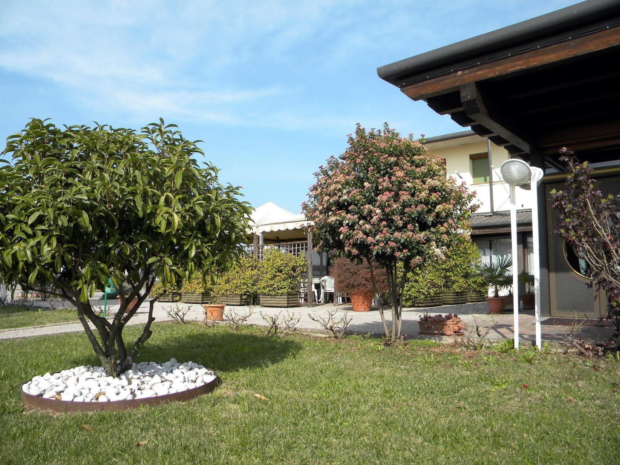 Hotel Corone Caerano Di San Marco Extérieur photo