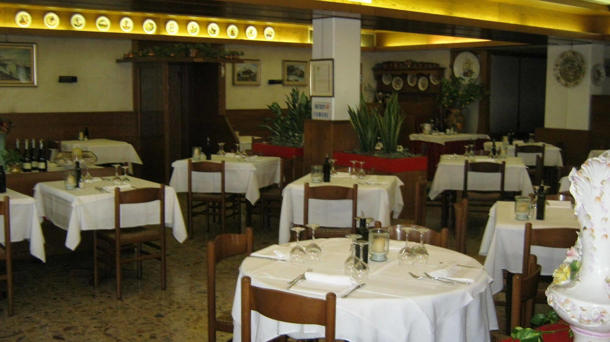 Hotel Corone Caerano Di San Marco Extérieur photo